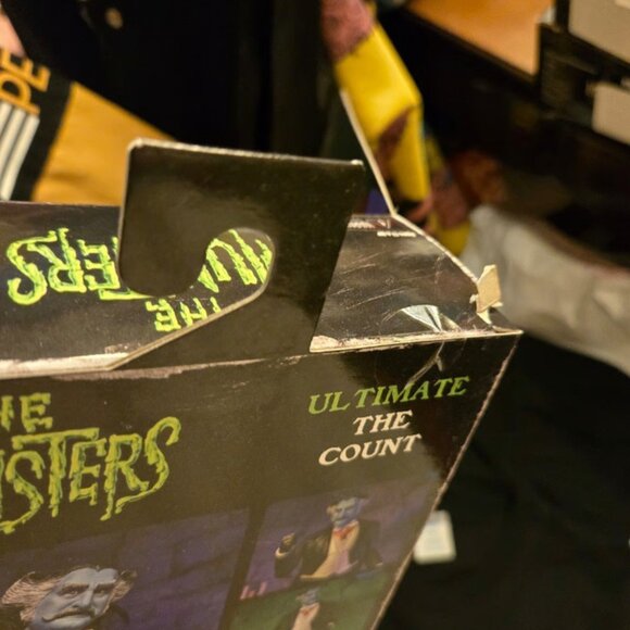 The Munsters Count Figure - Picture 5 of 6